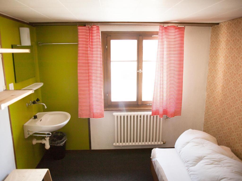 Nangijala Hostel Disentis Phòng bức ảnh